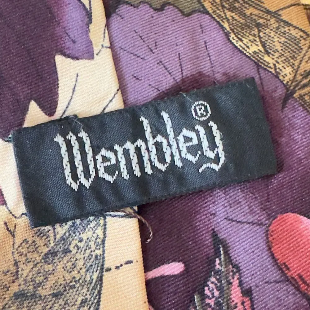 Vintage Wembley Brown Autumn Leaf Pattern 4” Wide Necktie 56” Tie 100% Silk